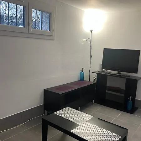 Grande Chambre, Sdb Partagée Angers