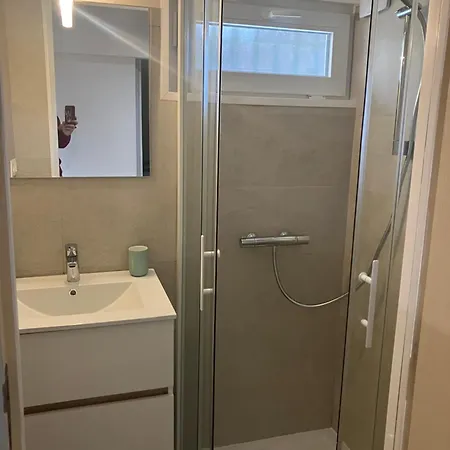 Homestay Grande Chambre, Sdb Partagee