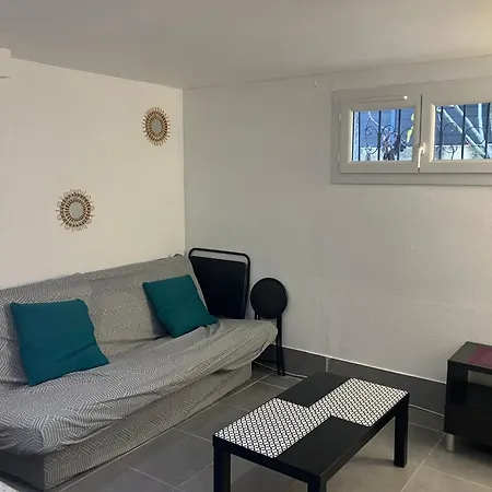 Grande Chambre, Sdb Partagée * Angers