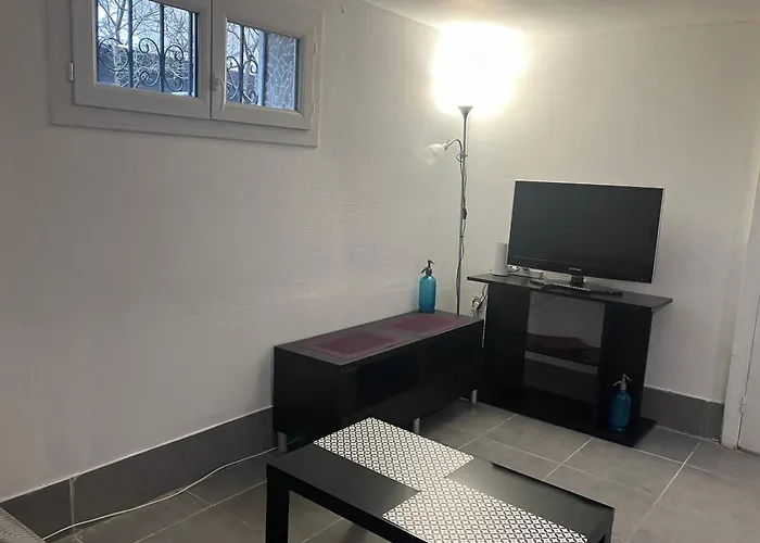 Grande Chambre, Sdb Partagee Angers