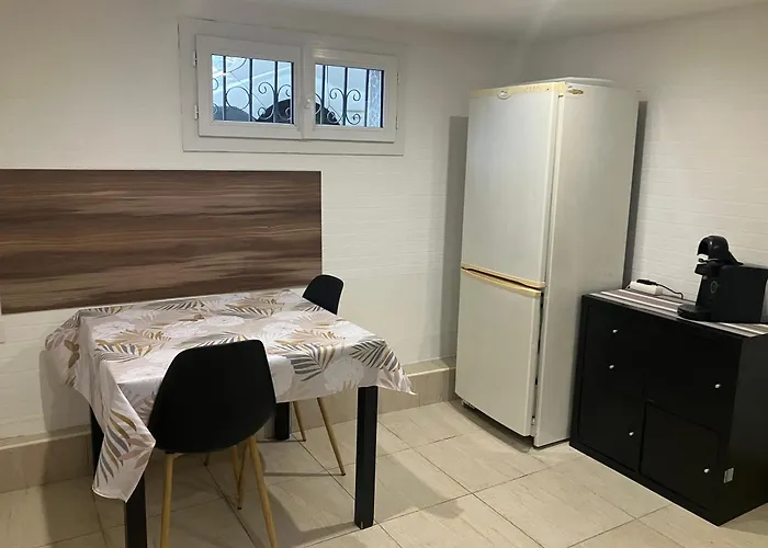 Ubytování v soukromí Grande Chambre, Sdb Partagee Angers